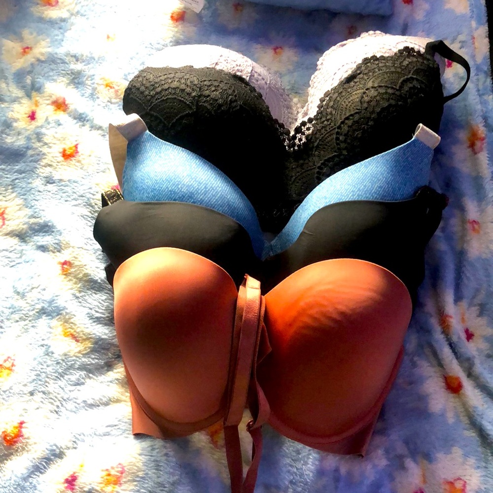 Assorted VS bras: all 32DDD